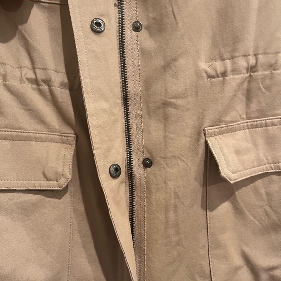 Light Tan Cargo Jacket. New - Picture 8 of 9